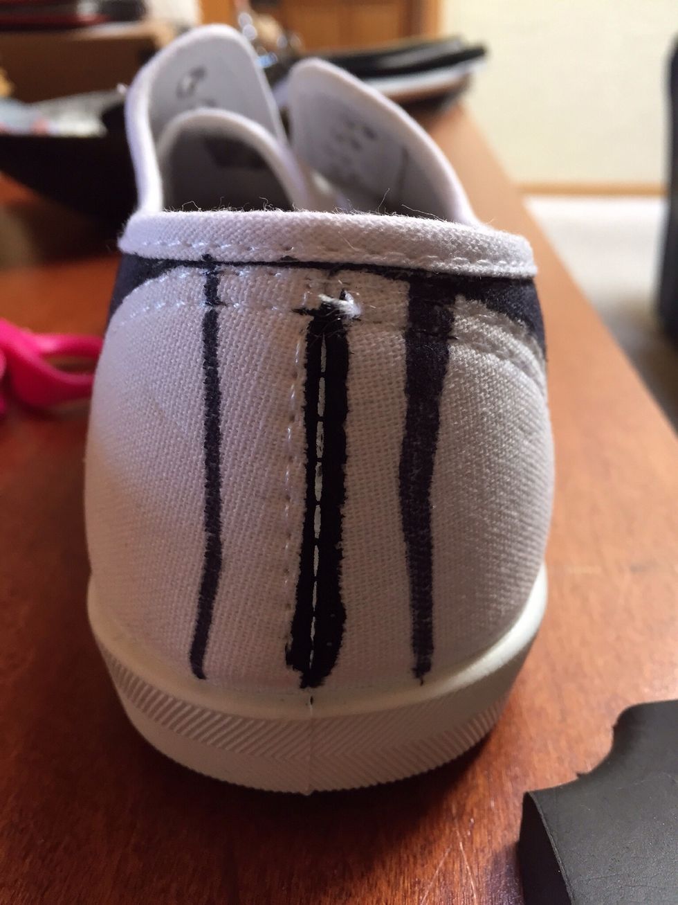 Outline the back of the shoe.