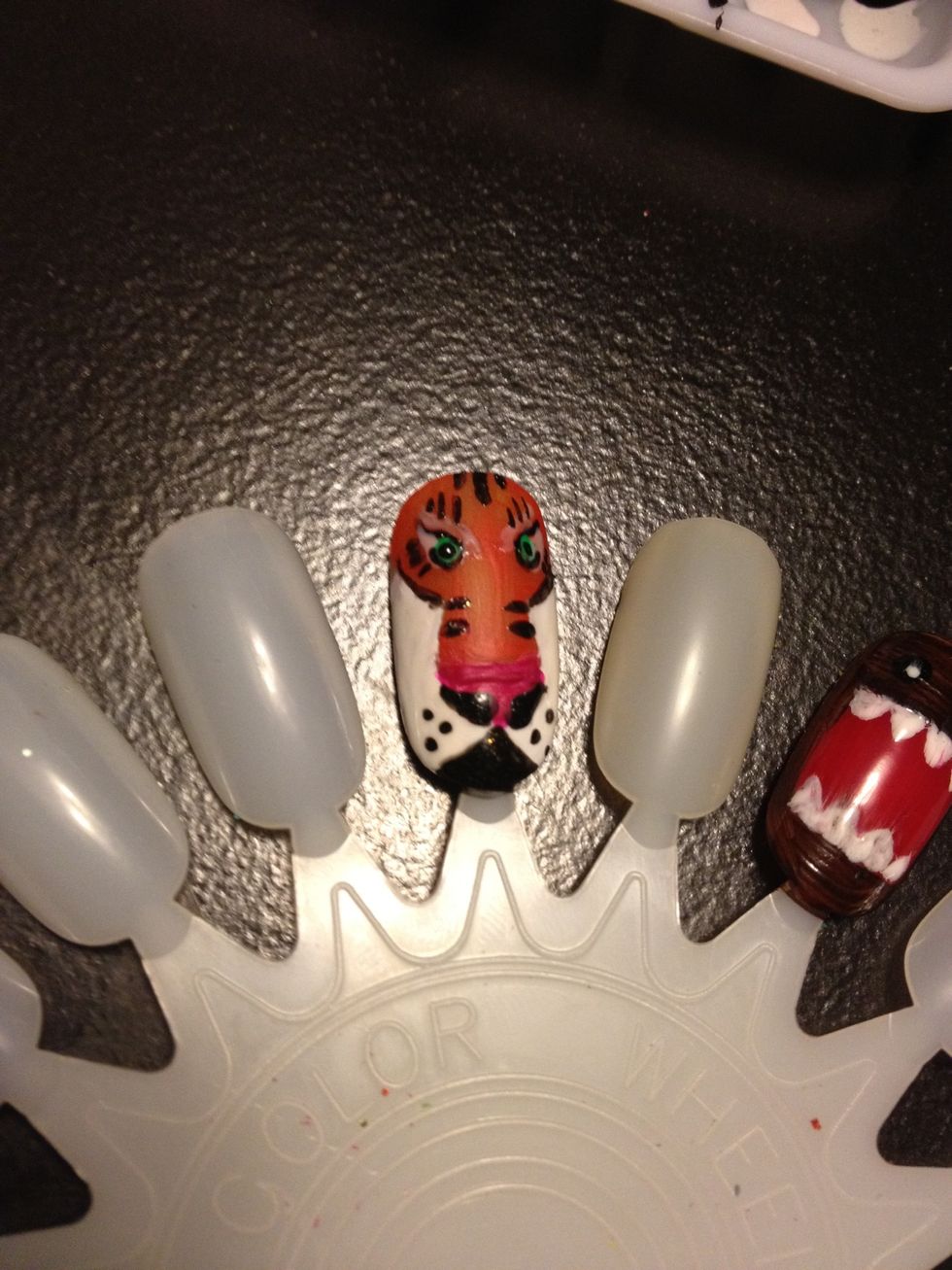 Outline the orange in black