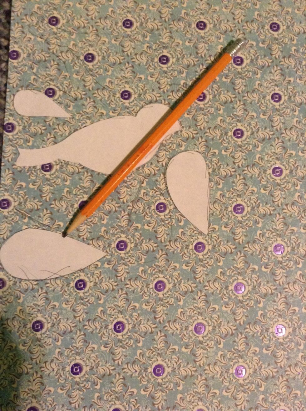 Outline two bird shapes (facing opposite directions), two big wings, two medium, and two small.