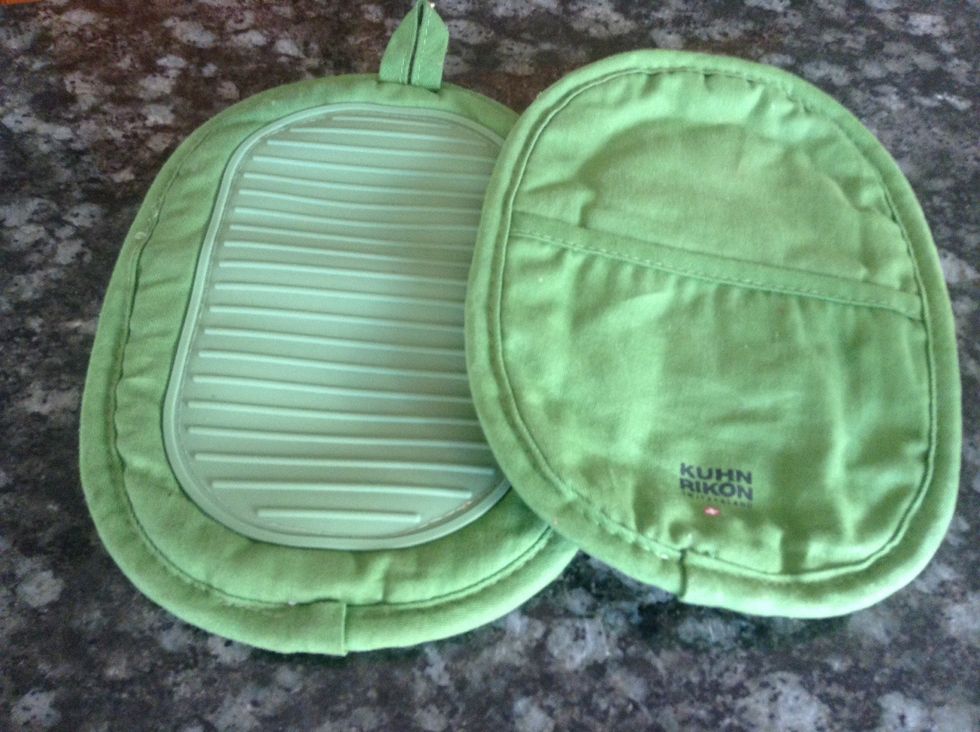 Oven Mitts. Used to take stuff out of the oven. I can use these lily pad-shaped oven,it's to take a pan out of the oven.