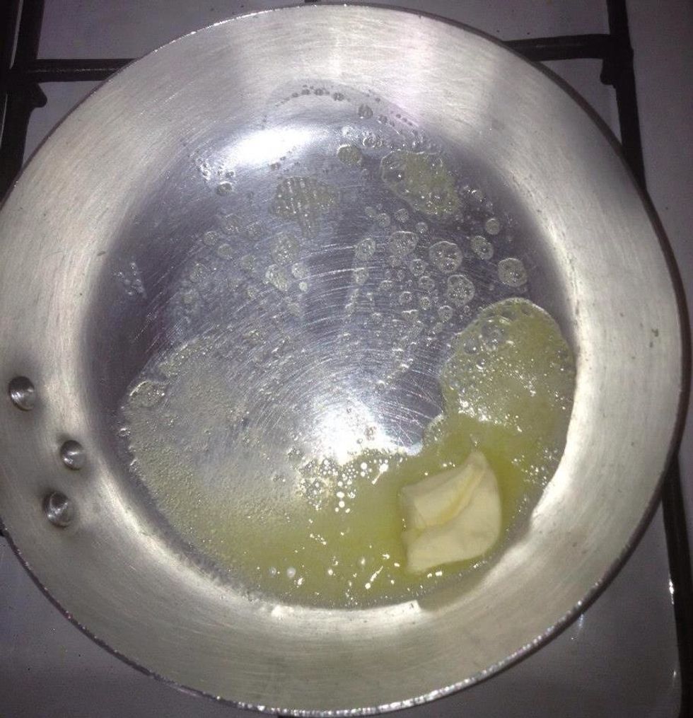 Over low heat put the butter in the saucepan until butter melt