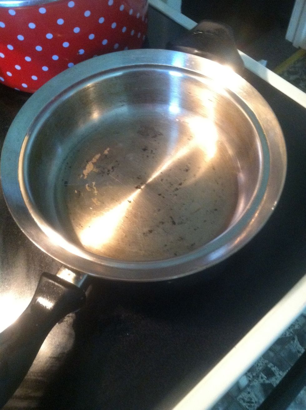 Over med heat, heat the pan first then add the oil (for every recipe).