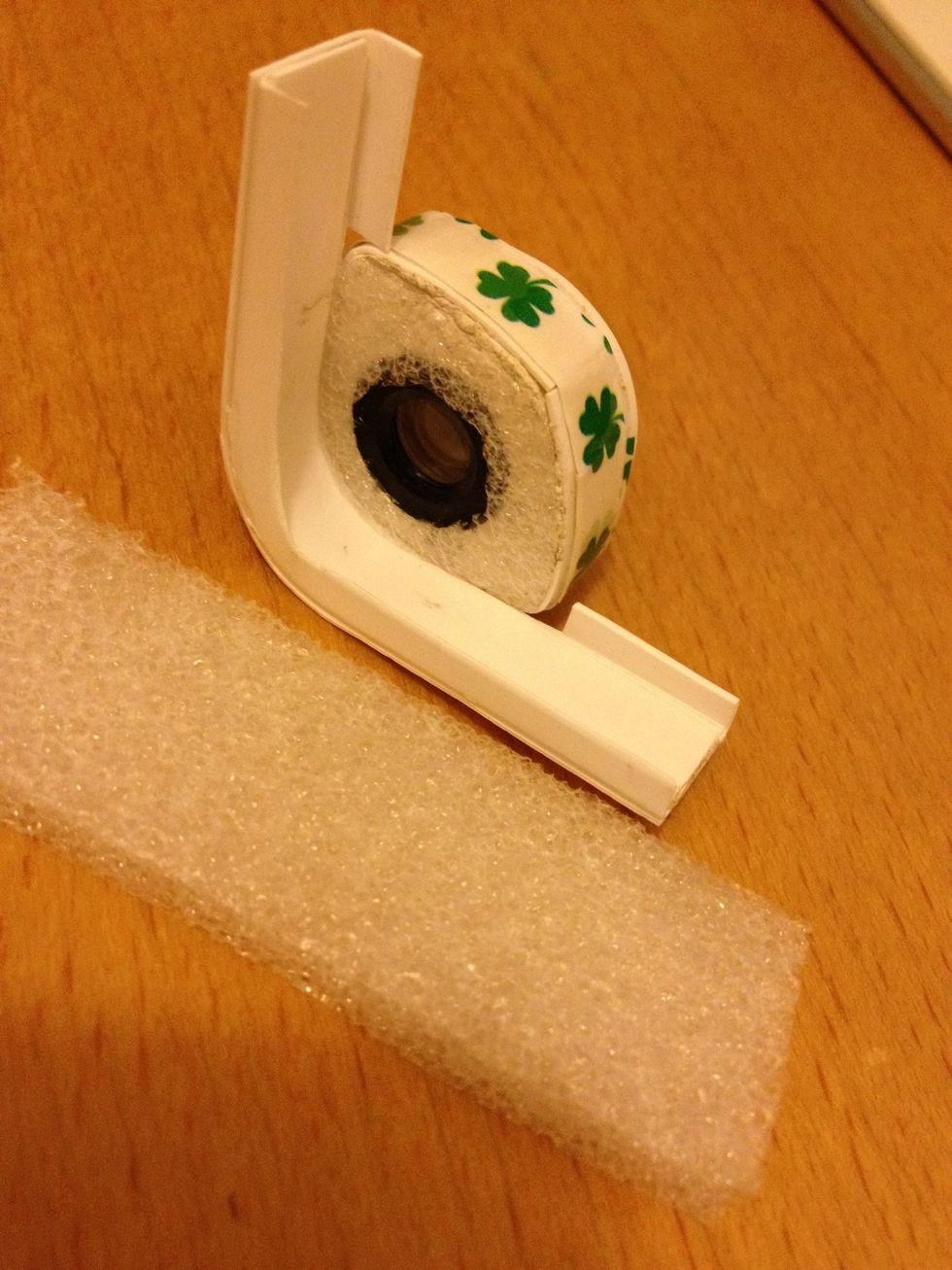 P.S.: To make the lens stay on more securely, I've added a piece of foam on the bottom of the Blu-tack around the lens. It now stays on really securely. .