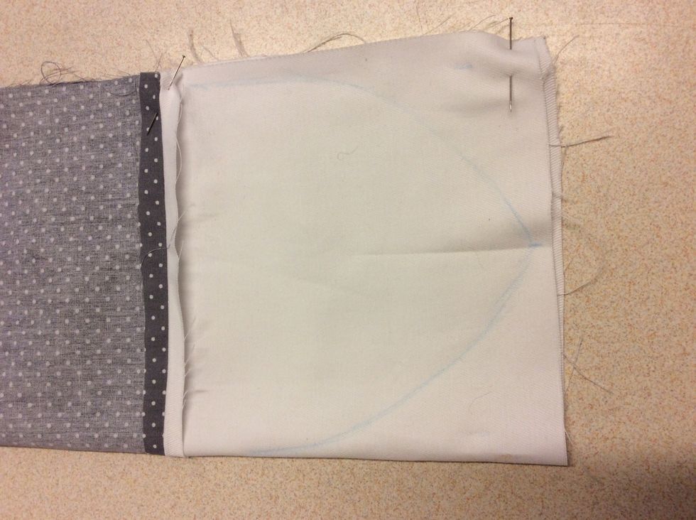 P\u00e5 den sista kroppsdelen ritar du ut en spets om du vill ha \u201dsvansen\u201d lite spetsig.