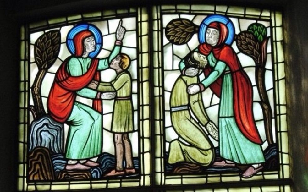 P\u00e5 medeltiden byggde man m\u00e5nga kyrkor! I kyrkan ville man g\u00f6ra fina utsmyckningar, bland annat vackra f\u00f6nster.