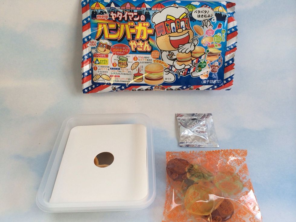 Pack includes SILVER Packet Strawberry Sauce, Clear Tray Wafer Burger Buns, Clear Orange Bag with gummies -Burger (Cola), Lettuce(Apple), Cheese(Pineapple)