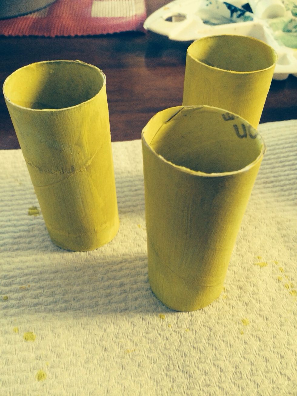 Paint 5 toilet paper rolls yellow.