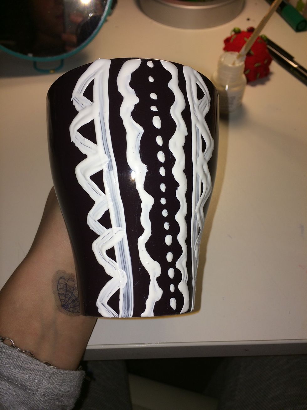 Paint a zigzag on the lines