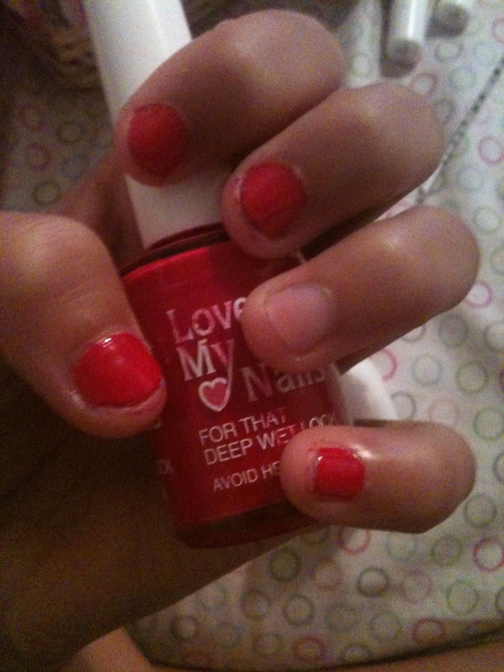 Paint all fingers red except ring finger