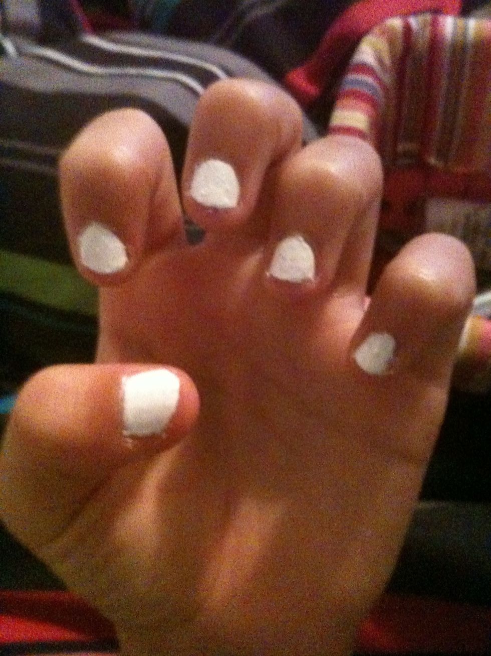 Paint all fingers white or black I chose white!:)