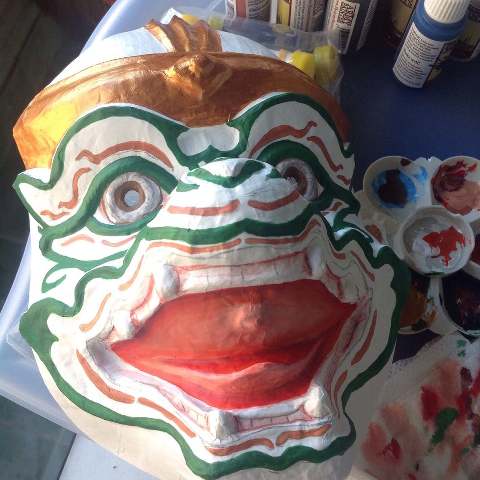 Paint gold color on the forehead.