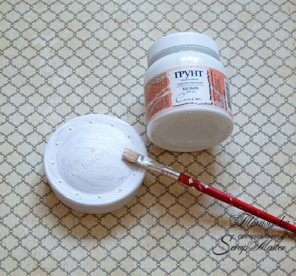 Paint jar cap by gesso