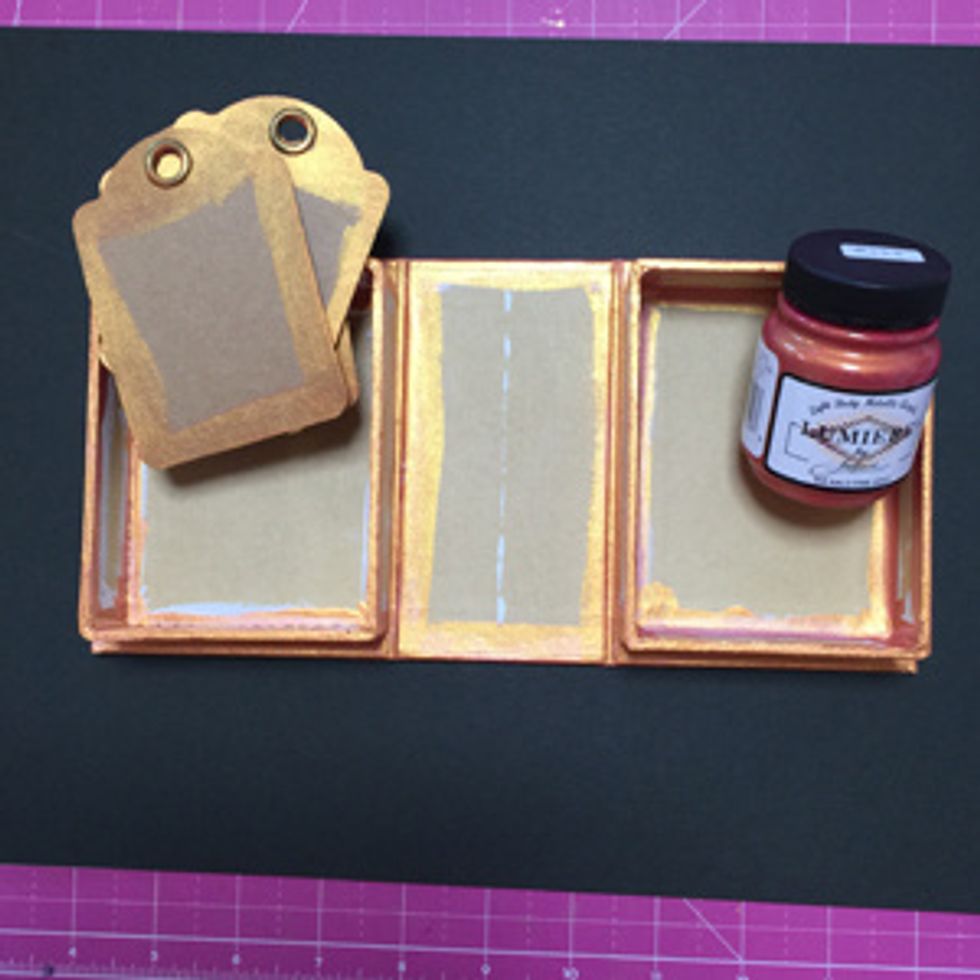 Paint Lumiere HALO PINK GOLD to the each conners