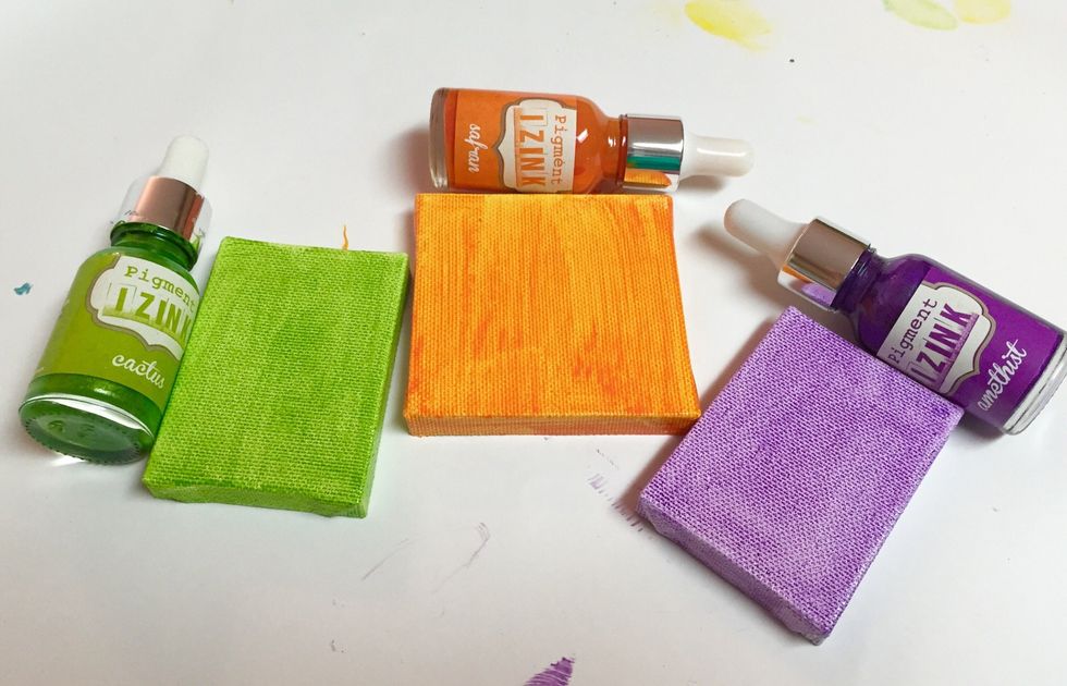 paint mini canvases with Cactus, Safran and Amethyst Izink Inks and let dry.