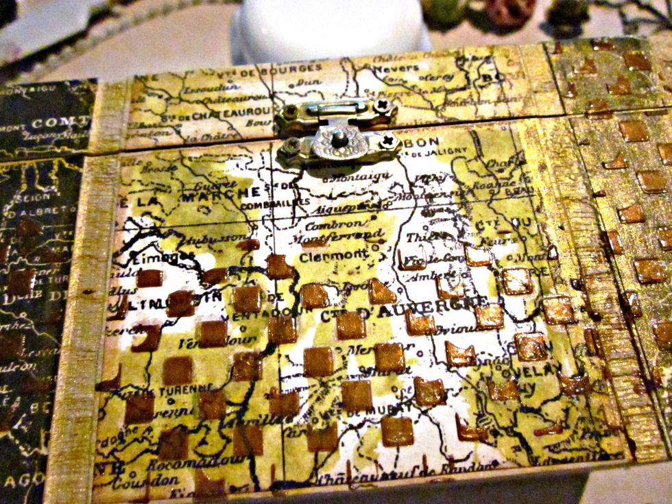 Paint some Guacamole Coloration on the box. Metal effect acts as resist and the color really pop up against mist background.