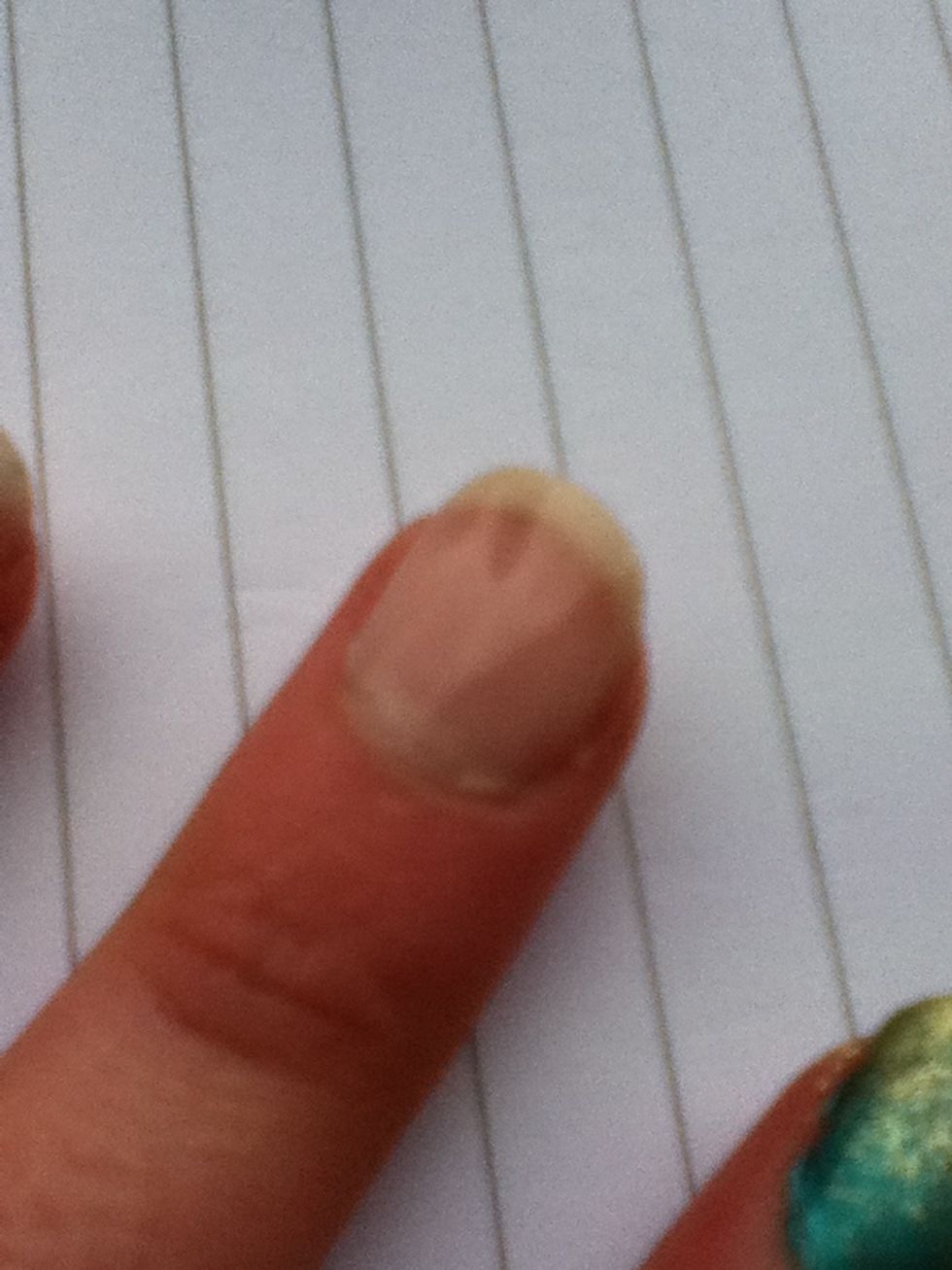 Paint the nail beige and leave to dry.