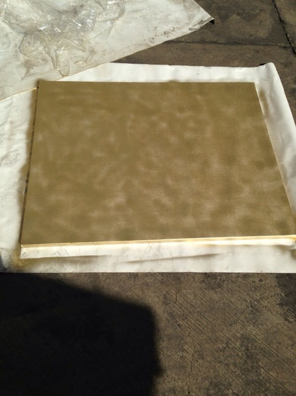 Paint with the golden spray all the canvas!