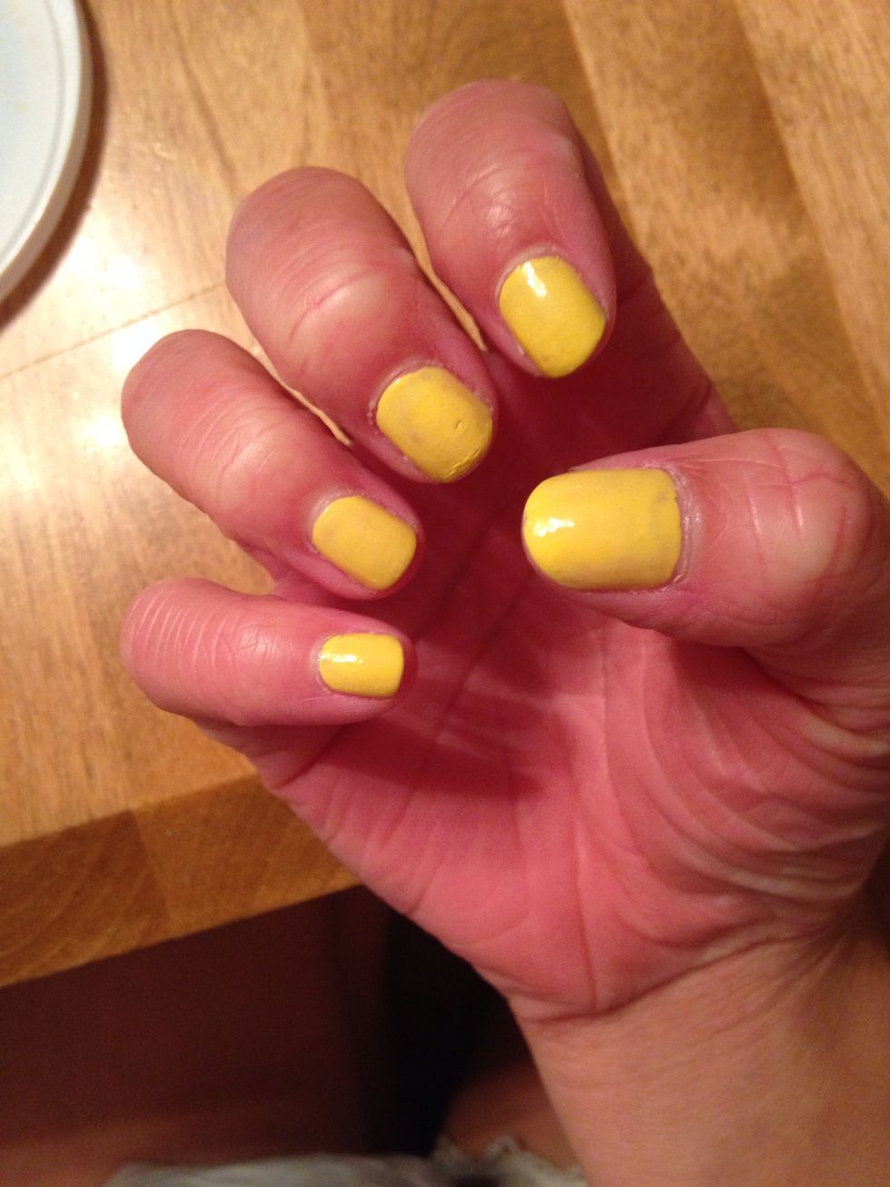 paint your base (highly recommend white, idk why I did yellow lol)