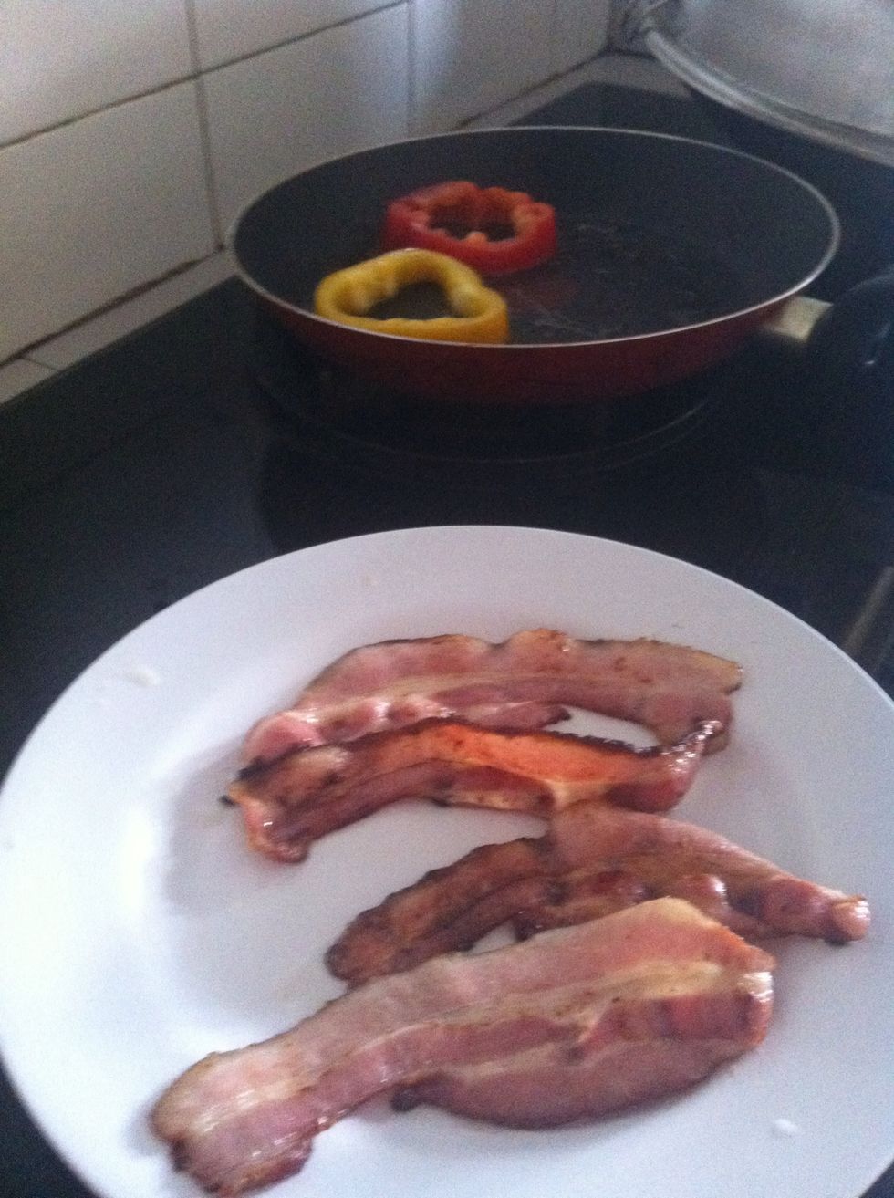 Pan fry bacons and pepper
