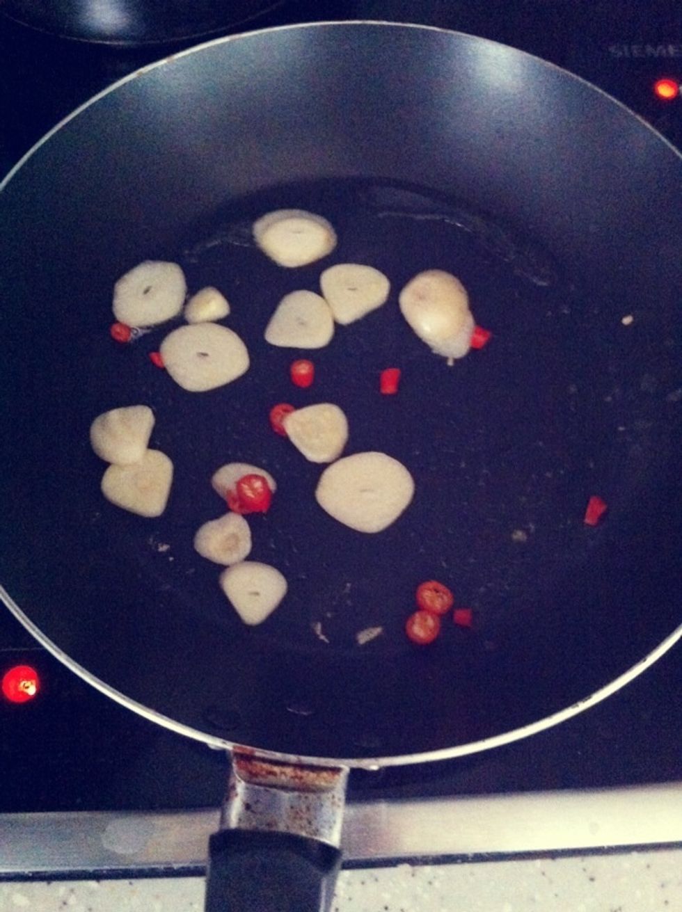 Pan fry garlic & chili padi.