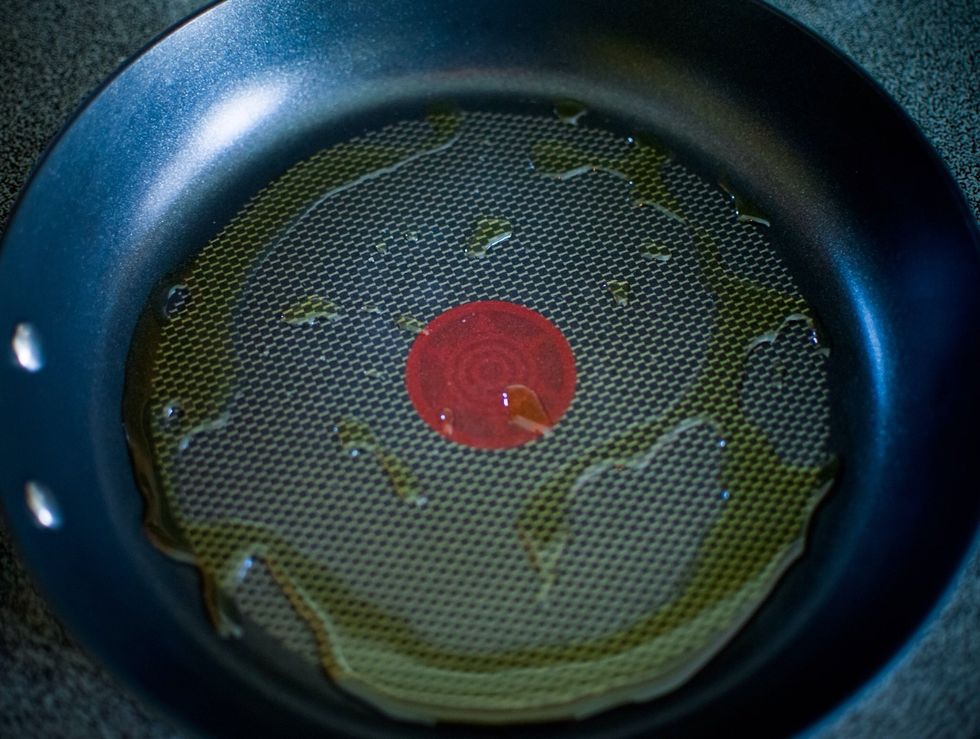 Pan on high heat: Place about 2 cap fills of olive oil in a pan on high heat. You know it's ready if you sprinkle water in and it immediately evaporates.