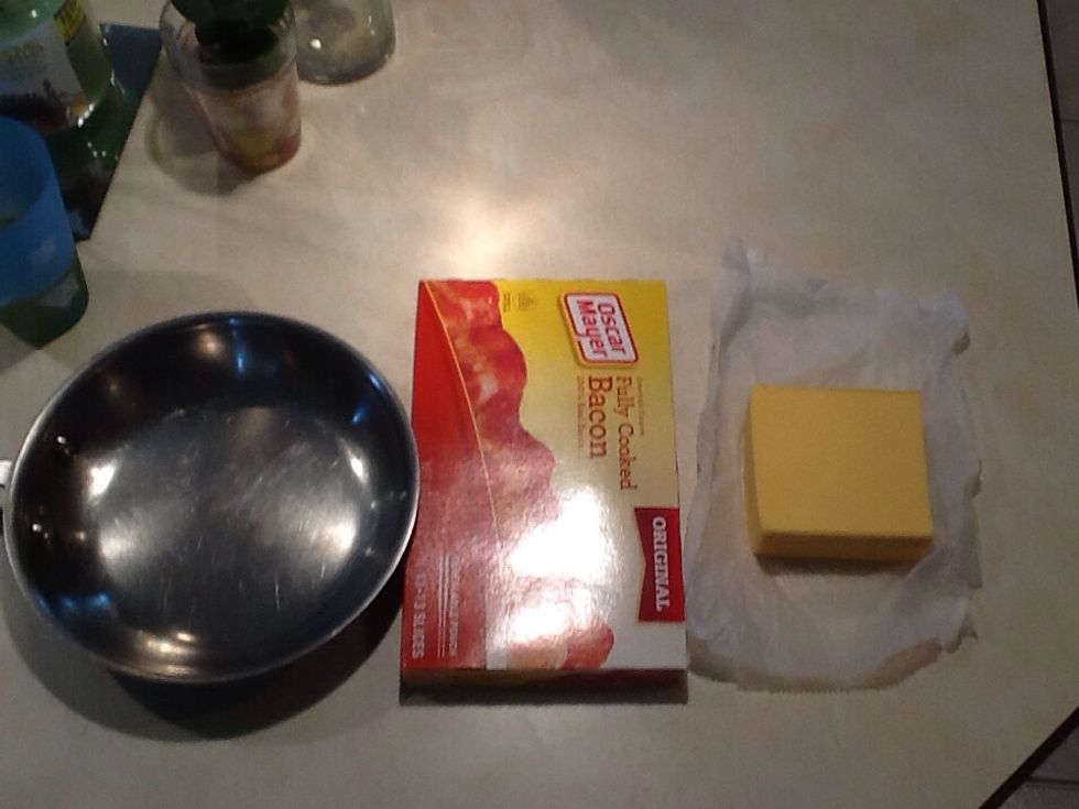 Pan, toppings(for me I am using bacon and cheese).