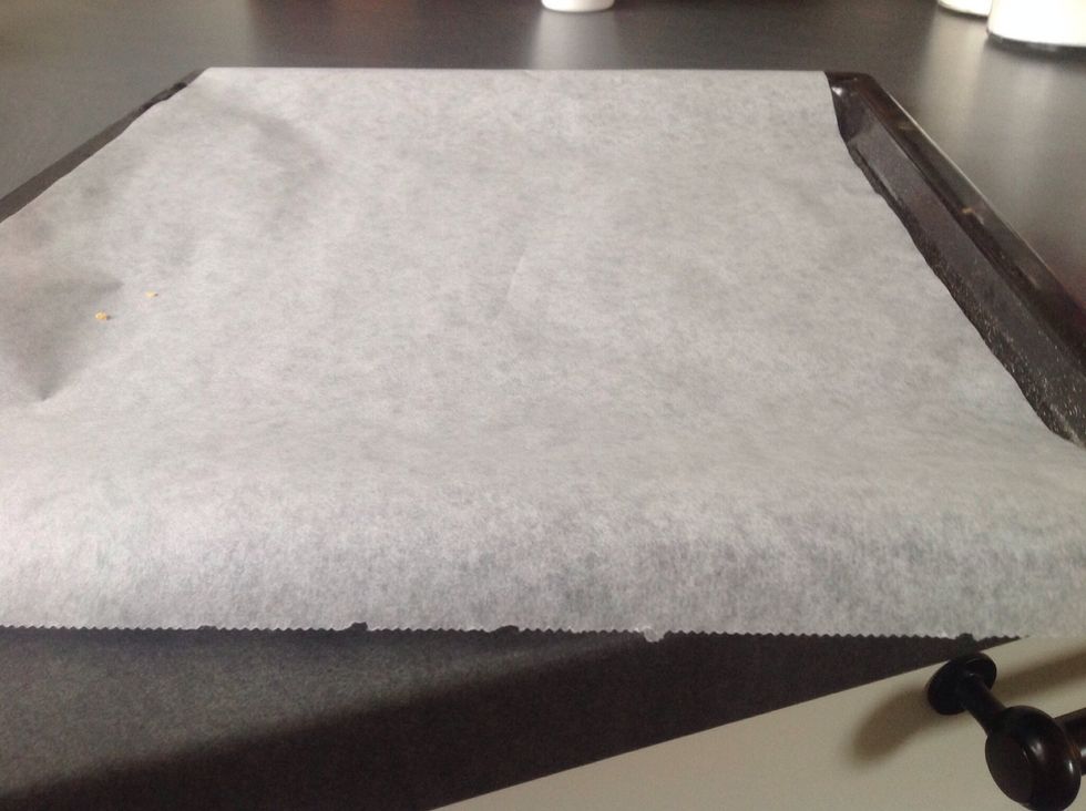 Papper p\u00e5 pl\u00e5ten och sm\u00e4llt sm\u00f6ret. paper on the sheet and melted butter