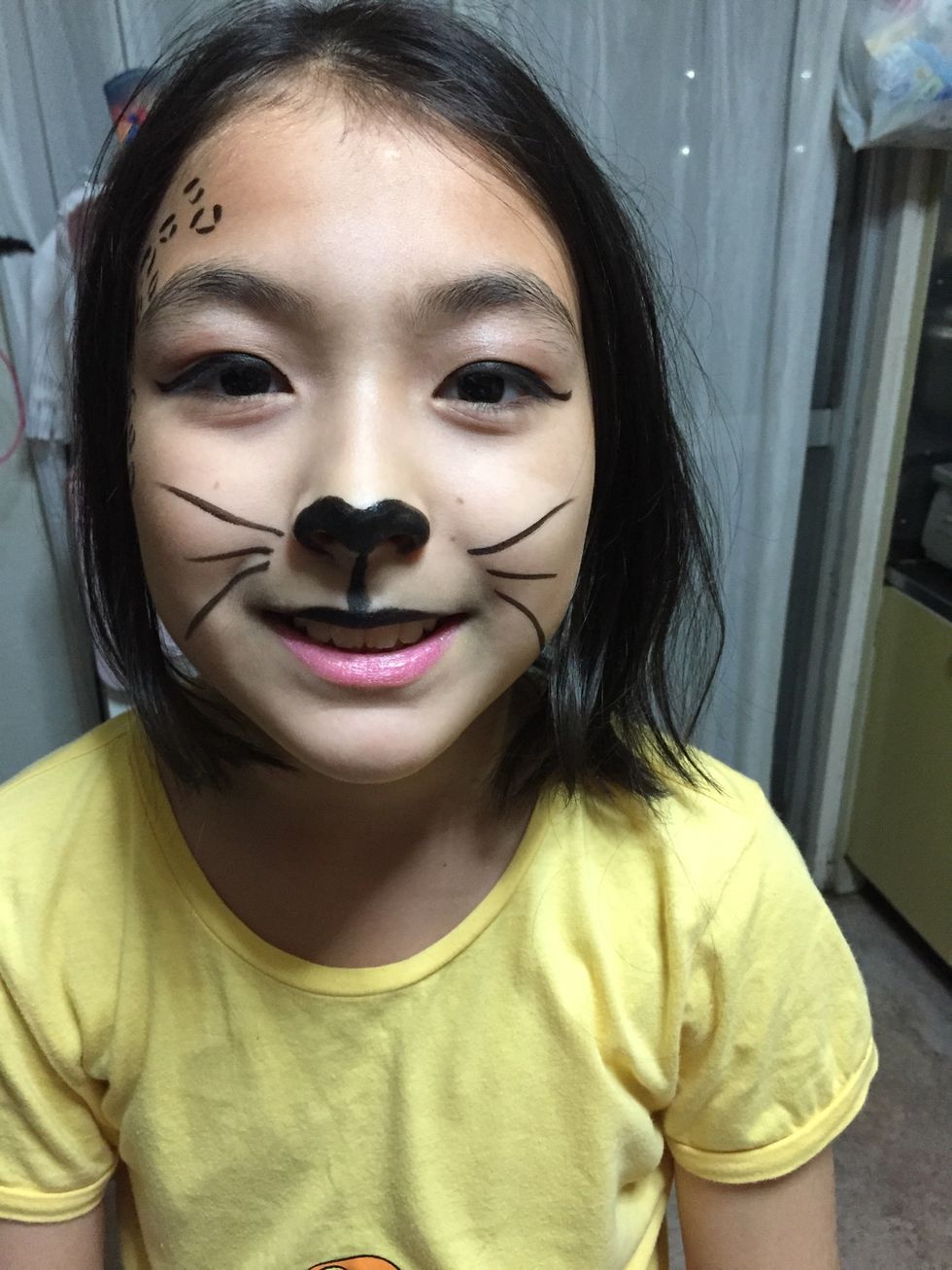 Para dar um tchan ou glamur na parte de baixo,passei um batonzinho claro pois a minha modelinho ainda \u00e9 piquenininha mas, se voc\u00ea preferir escolha outras cores!!!\ud83d\udc8b