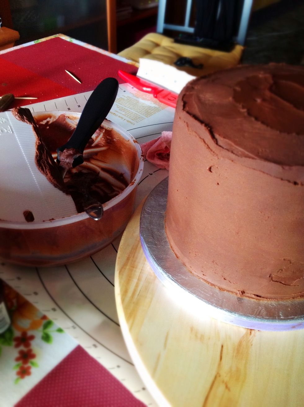 Para qu\u00e9 quede bien recto es paciencia y tiempo, si no queda bien lo taparemos m\u00e1s tarde con manga, pero si lo quieres dejar liso liso, con una esp\u00e1tula calentada en agua caliente puedes lograrlo.