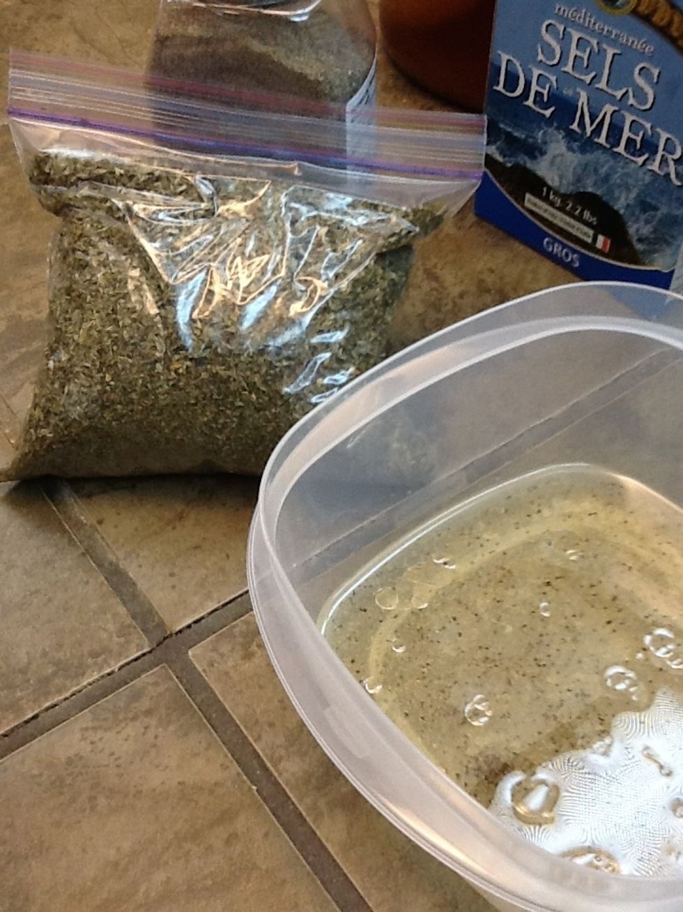 Parsley. I had no fresh herbs around:(