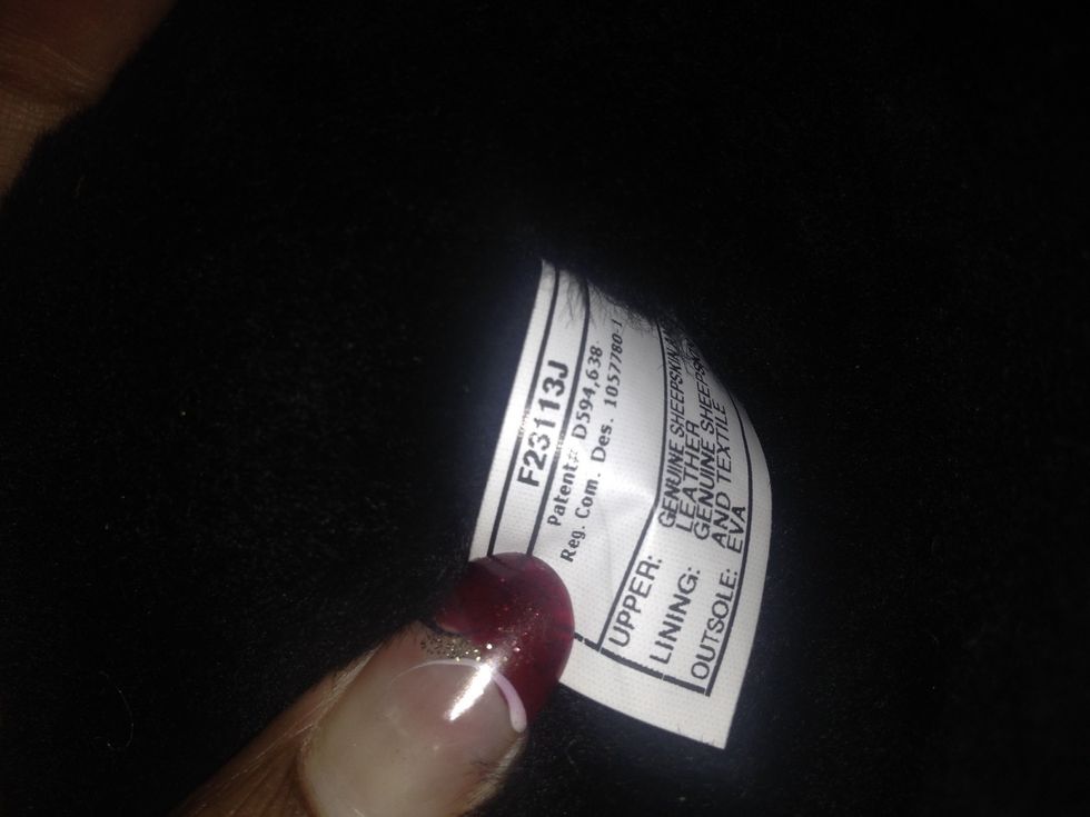 Part 2 of the UGG tag. Notice the genuine sheepskin? The names for who did which part of the shoe. If you want more guides like this, or more information, leave a comment. Hope you enjoyed the guide.