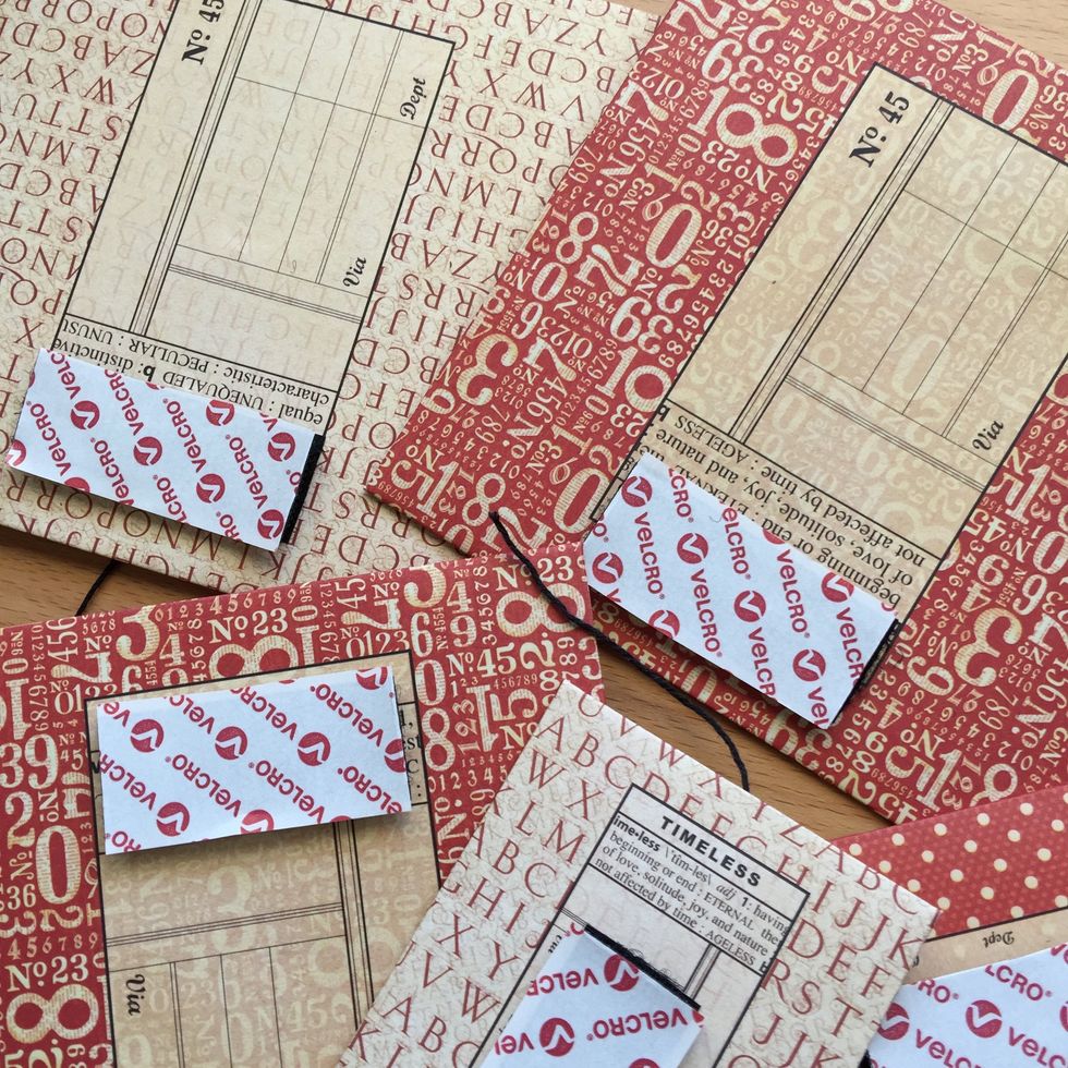 Paste one piece of Velcro on the back of policy envelopes and the other piece inside de box.