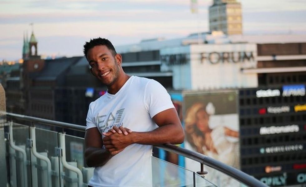 Pay attention and don\u2019t move too much when you are about to click the Capture button.