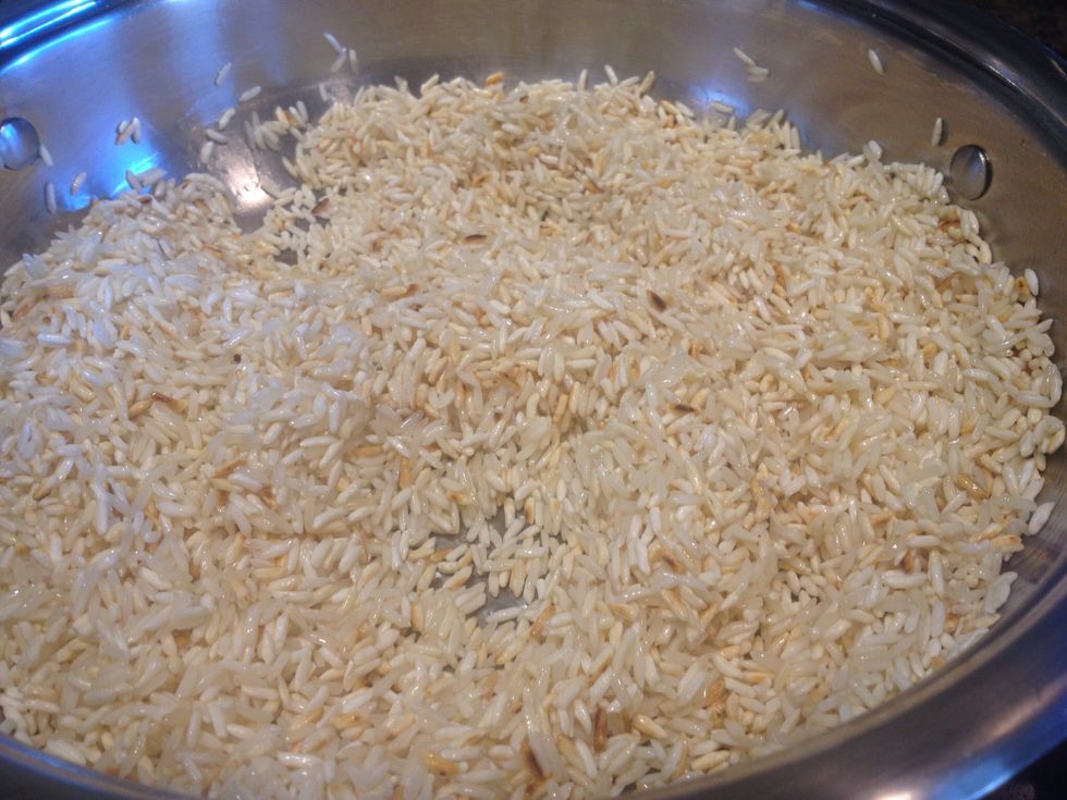 Pay attention! Do you see those almost black pieces of rice? \ud83d\ude33 Don't do that. You can save it, just pick the burned pieces out. Careful! If you leave them in they'll make the entire thing taste off.