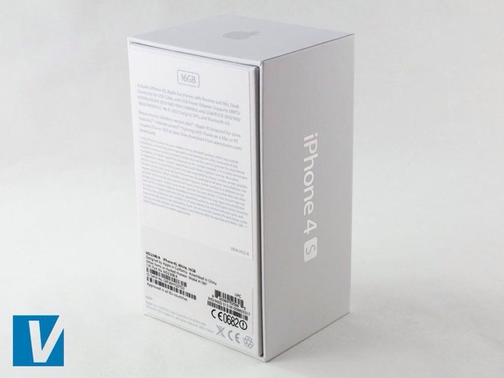 Pay particular attention to the fitting between the lid and the base; there should be no uneven or large gaps. Also check the thickness of the lid and the finish on the corners.