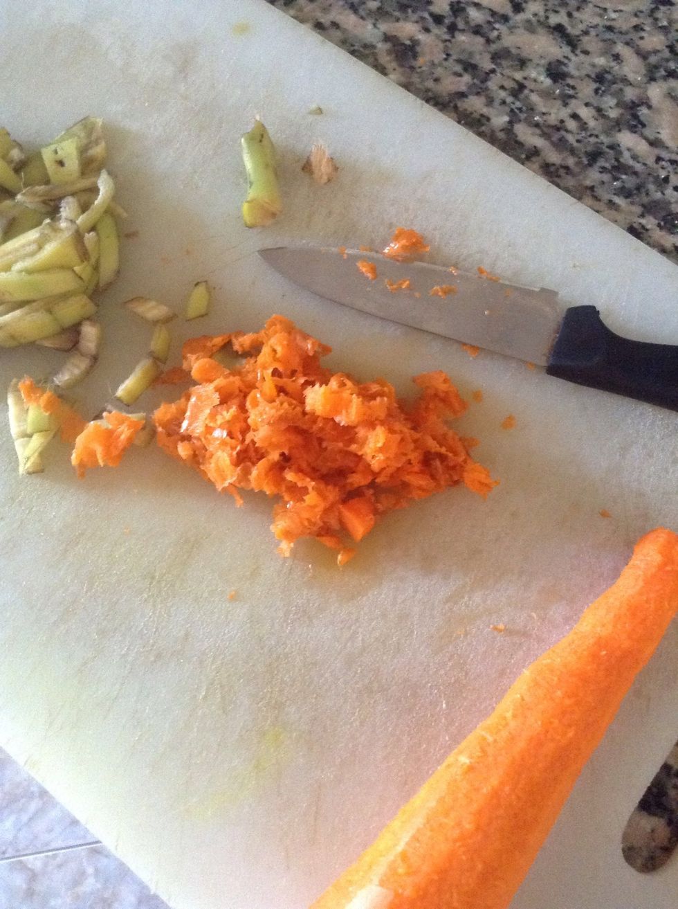 Peal one carrot and take the pealing