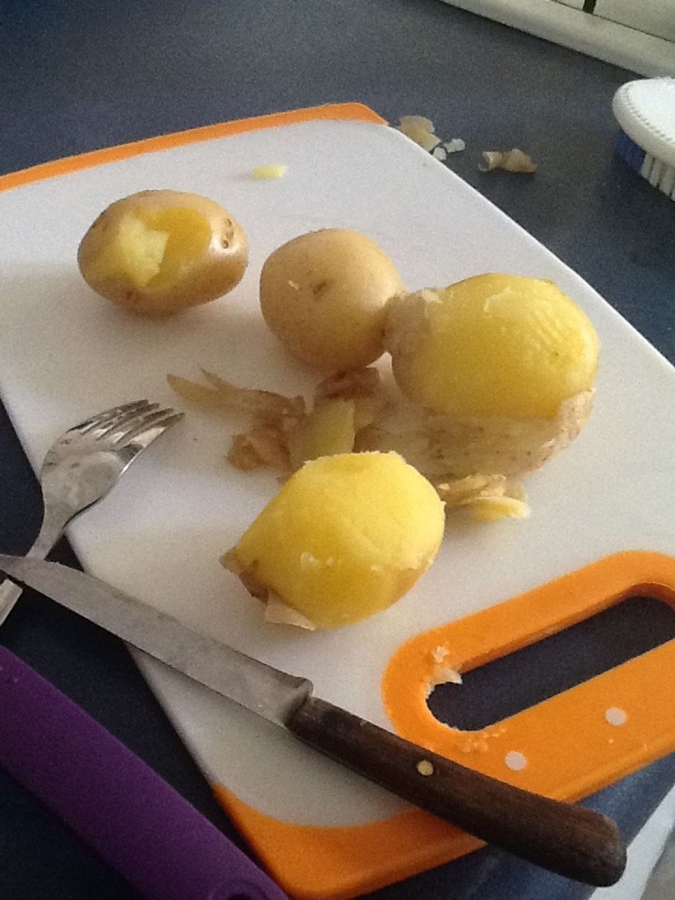 peal the potatoes.