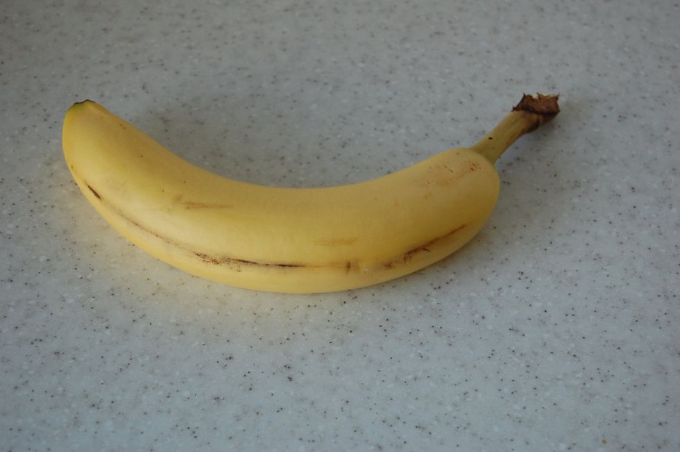 Peel and chop 1 banana.