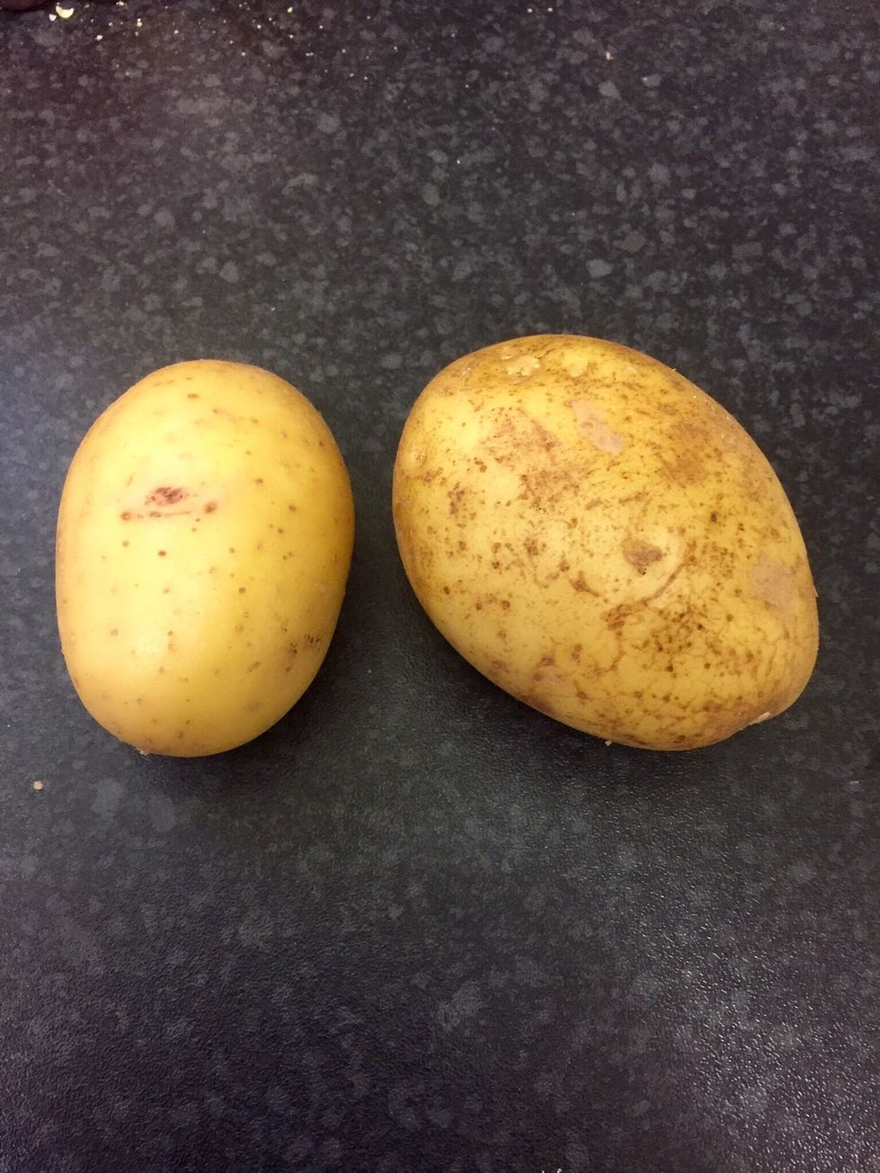 Peel and cut the potatoes in small cubes. The number of potatoes depends on how big the omelette is. This is for one person. Bigger omelette = more potatoes and eggs
