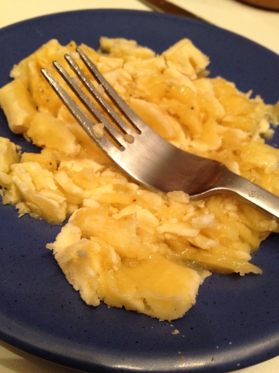 Peel and mash the hole banana until it becomes real smooth and sticky.