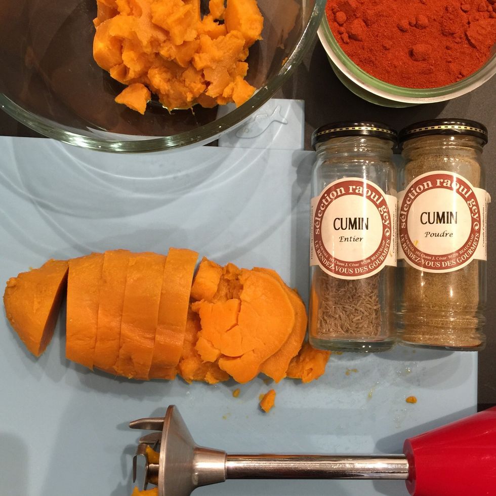 Peel and mash the sweet potatoes. Season it with 1 tsp cumin powder and 2 tbsp of cumin seeds (best when toasted). And 1/tsp smoked paprika.. If you have