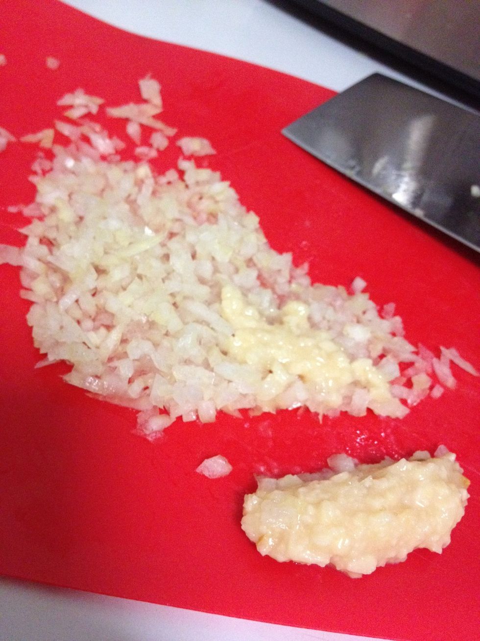 Peel and mince the onion and garlic.