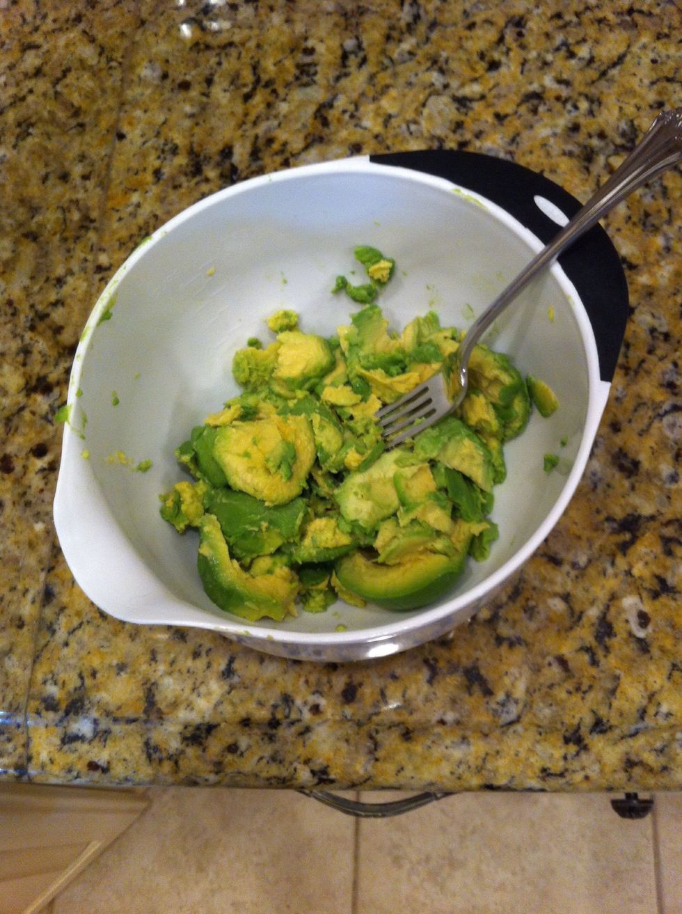 Peel and pit the 3 ripe avacados, put em into a medium sized mixing bowl. Preferably clean.