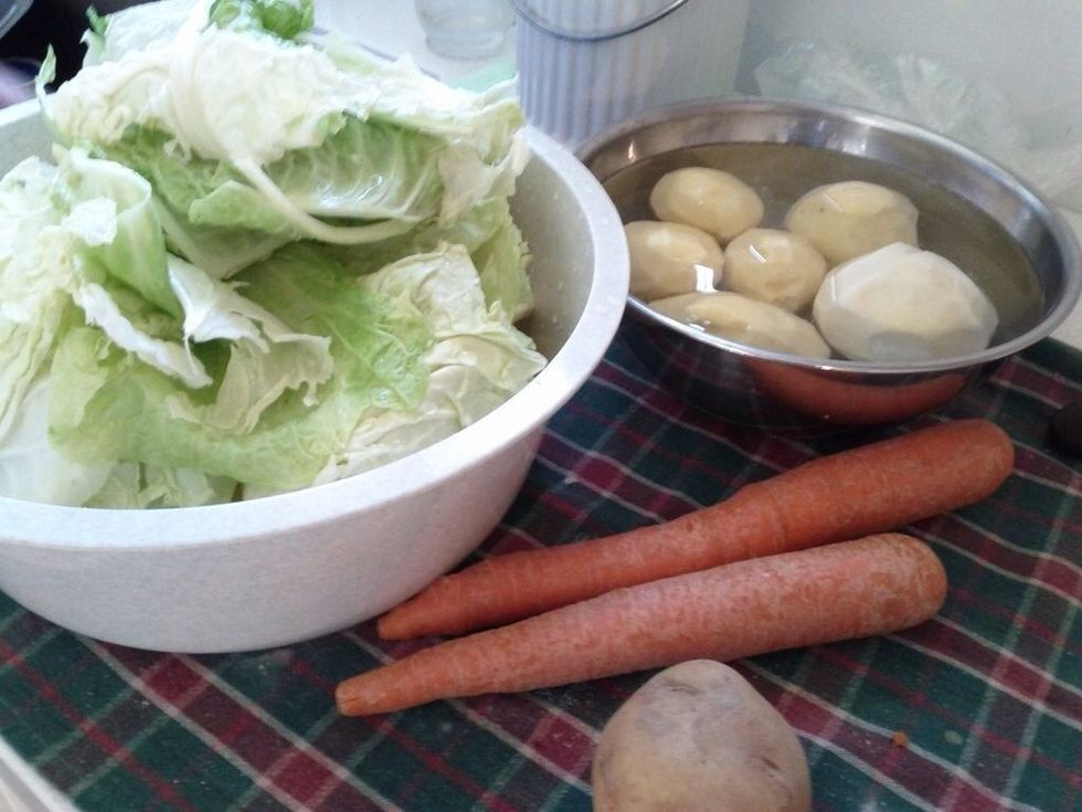 Peel and slice the potatoes, carrots and turnips.