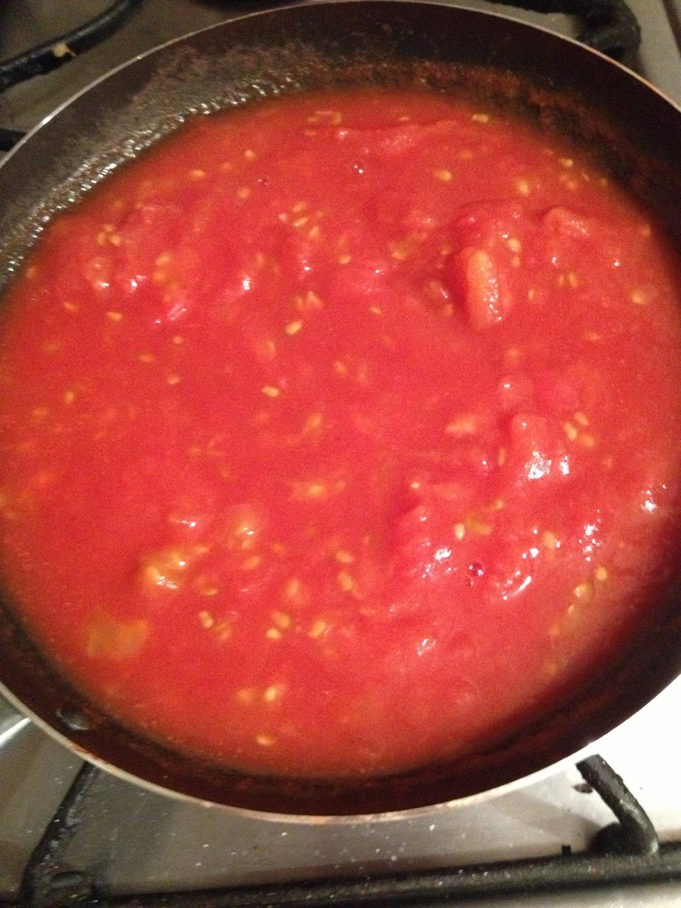 Peel and smash your tomatoes, add 3 tspoon of pasta de tomate, and 2 os ketchup