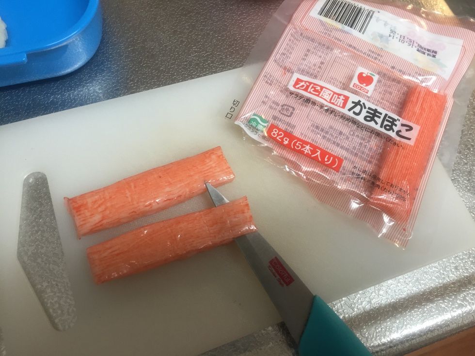 Peel away the red parts from Kanikama(imitation crab meat)