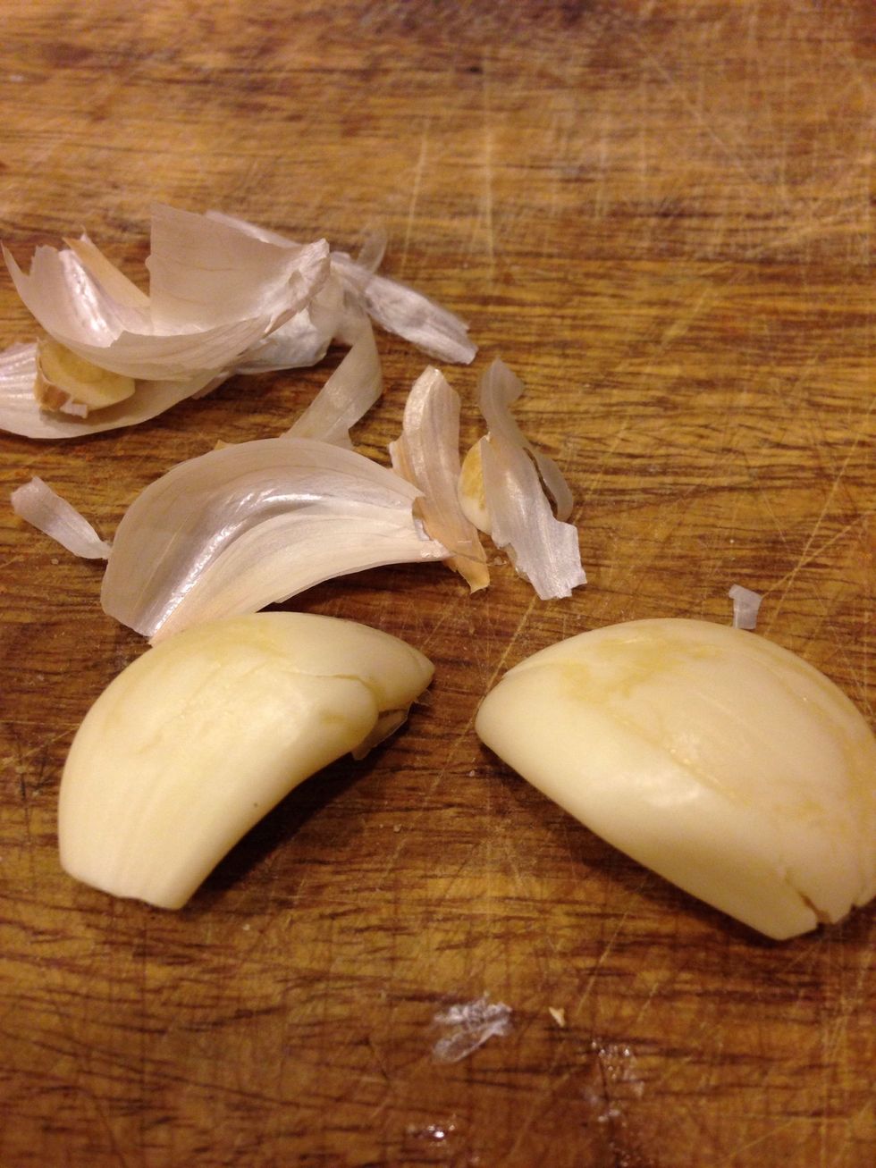 Peel garlic