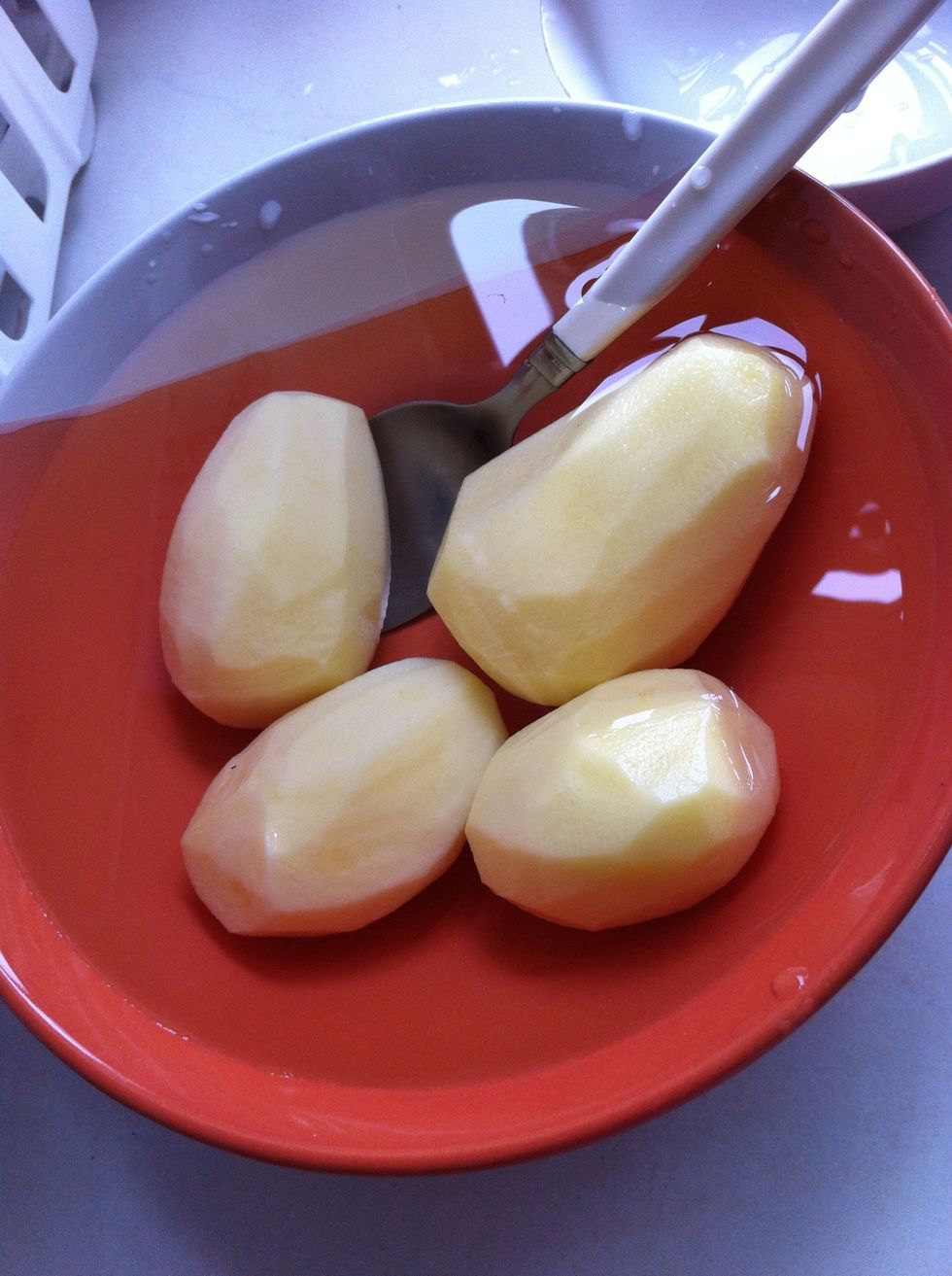 Peel off potatoes and put into the water while preparing other ingredient