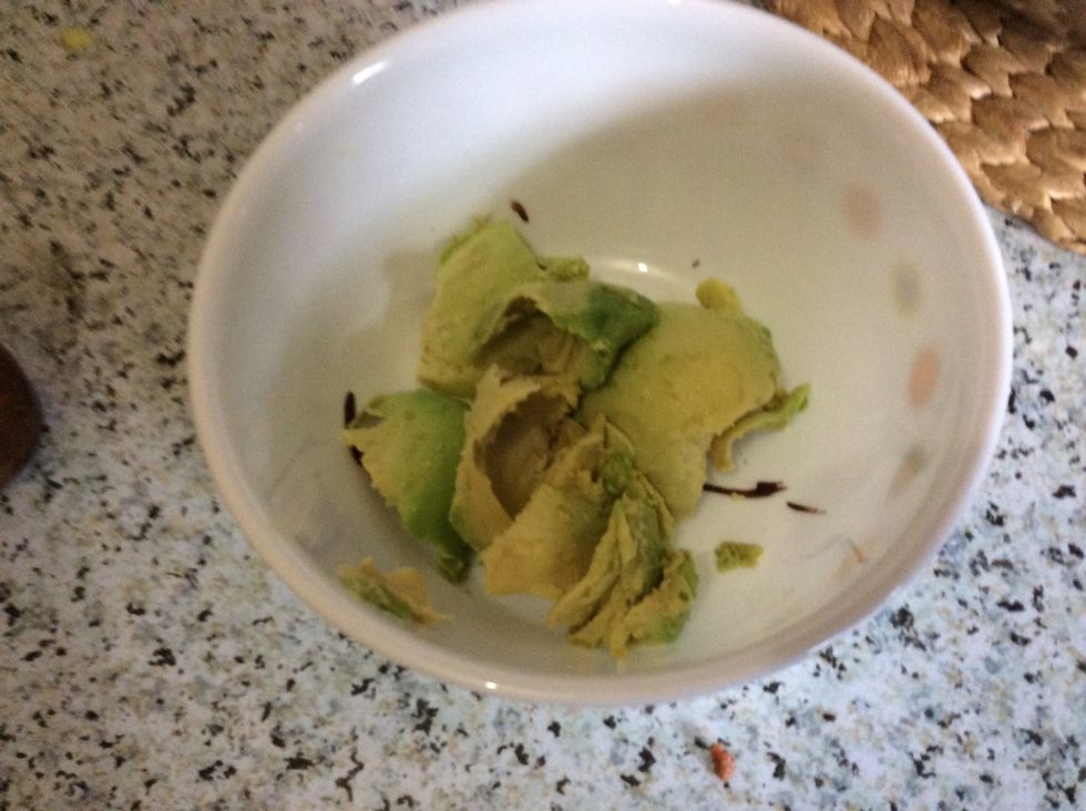 Peel off the skin and take out the seeds.