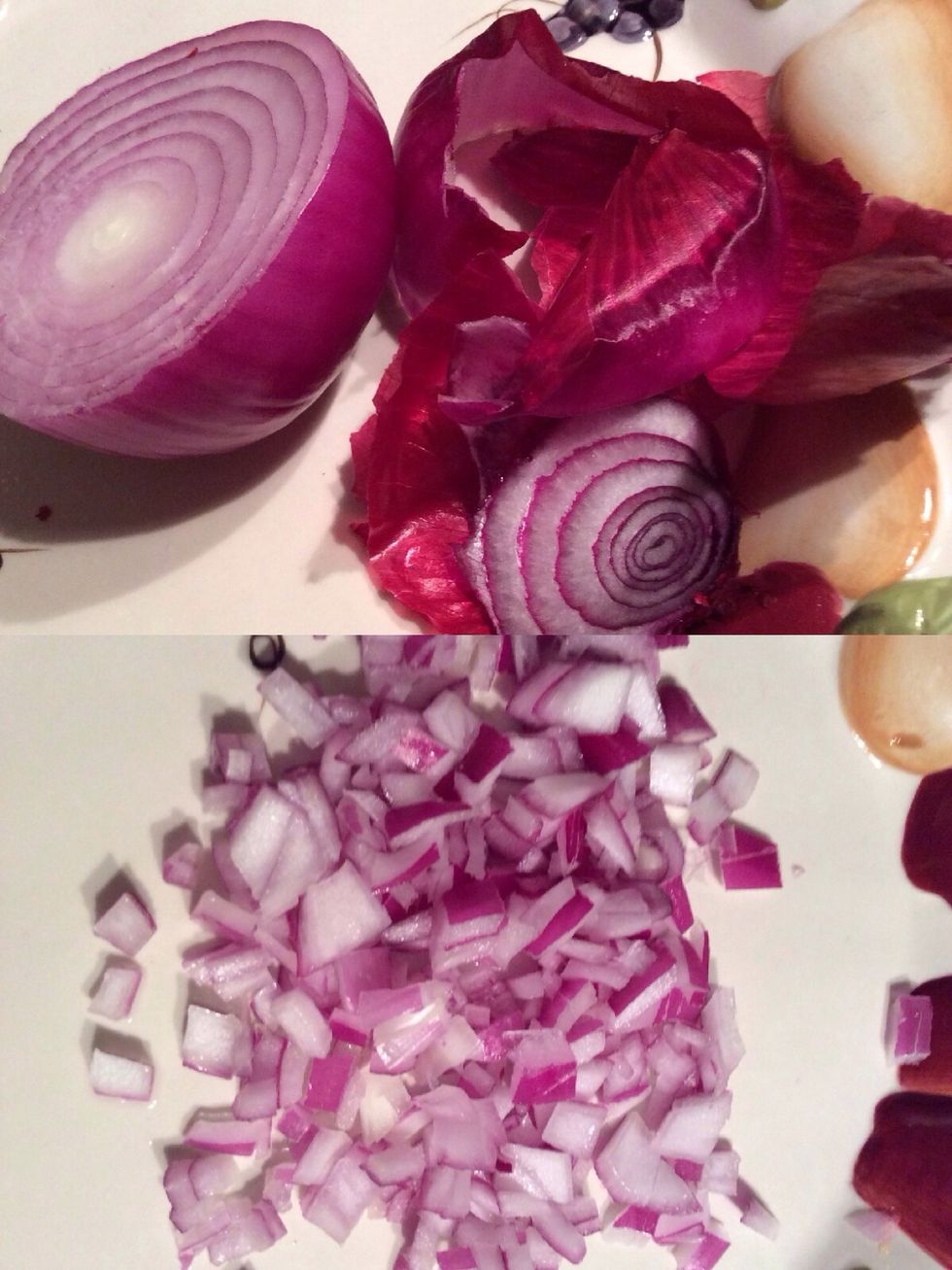 Peel off the skin to the red onion and cut it into tiny pieces and put it in the bowl.